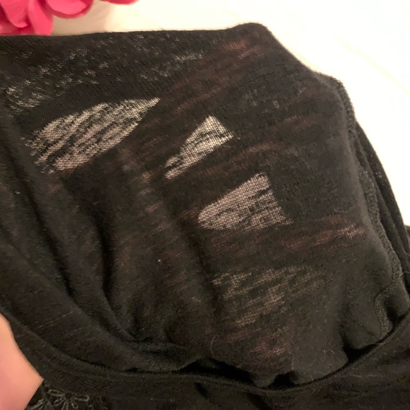 Black Summer Top W.Cutout Shoulders - Picture 4 of 5